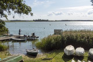 To najlepsze miejsca na Warmii i Mazurach na jesienny relaks. Wskazała je sztuczna inteligencja
