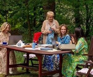 Barwy szczęścia odc. 3081. Małgorzata (Adrianna Biedrzyńska), Asia (Anna Gzyra), Malwina (Joanna Gleń), Natalia (Maria Dejmek)