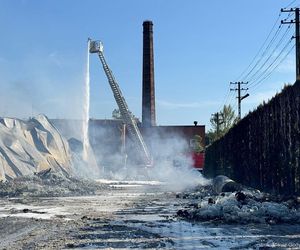 Pożar hali przemysłowej hurtowni zniczy przy ulicy Dojazd w Tarnowie