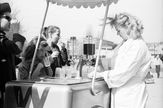 QUIZ PRL. Co się piło w Polsce Ludowej ?