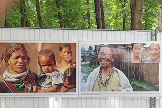Przepiękne fotografie podróżniczki i reporterki Elżbiety Dzikowskiej w starachowickim parku