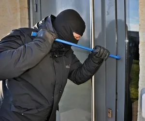 33-letniego przestępcę zdradziło podejrzane zachowanie. Dzieci od razu wiedziały, z kim mają do czynienia