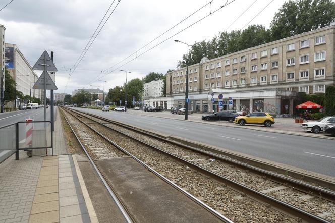 Niedawno obchodziliśmy jej siódme urodziny, ósmych już nie będzie. Największa w Warszawie dziura rozpłynęła się w powietrzu