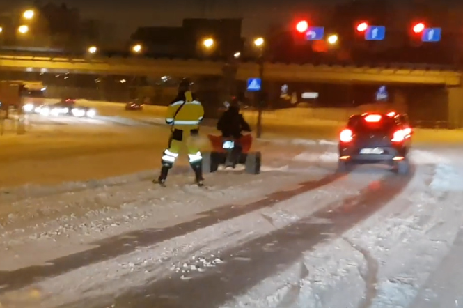 Poznań: Narciarza po ulicy ciągnął quad! Policjanci szukają mężczyzn!