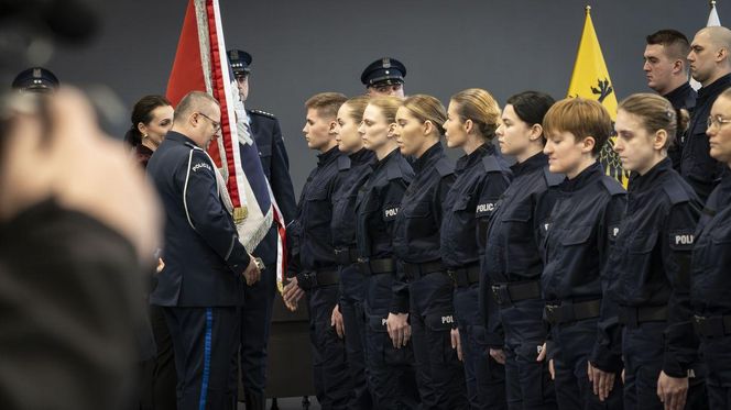 Gdańsk ma nowych policjantów. Złożyli ślubowanie [GALERIA]