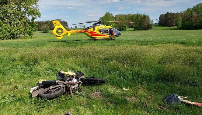 Rannego motocyklistę przetransportowano do szpitala helikopterem Lotniczego Pogotowia Ratunkowego