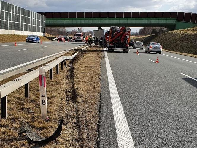 Wystrzał opony w ciężarówce na A4
