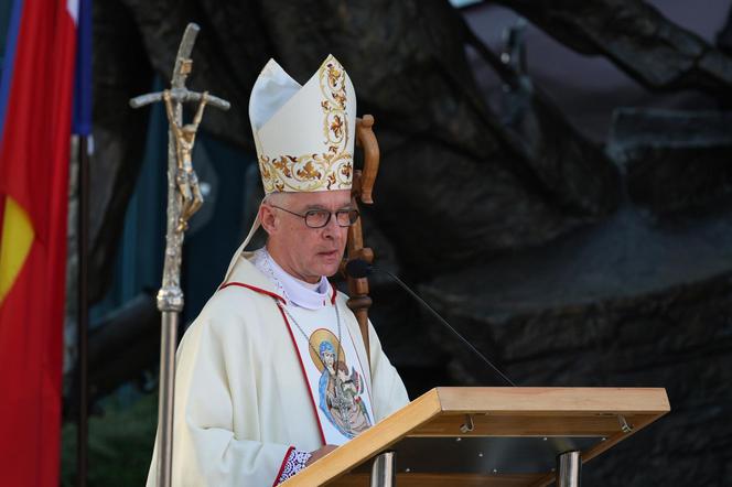 Uroczysta polowa msza święta i Apel Pamięci na pl. Krasińskich