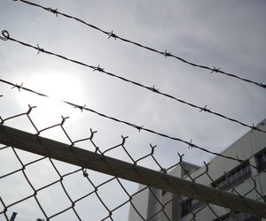 Rusza proces byłych strażników więziennych oskarżonych o brutalne pobicie