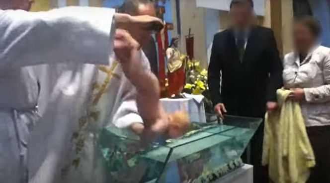 W kościele na Śląsku dzieci podtapia się w czasie chrztu. Kontrowersyjny sakrament 