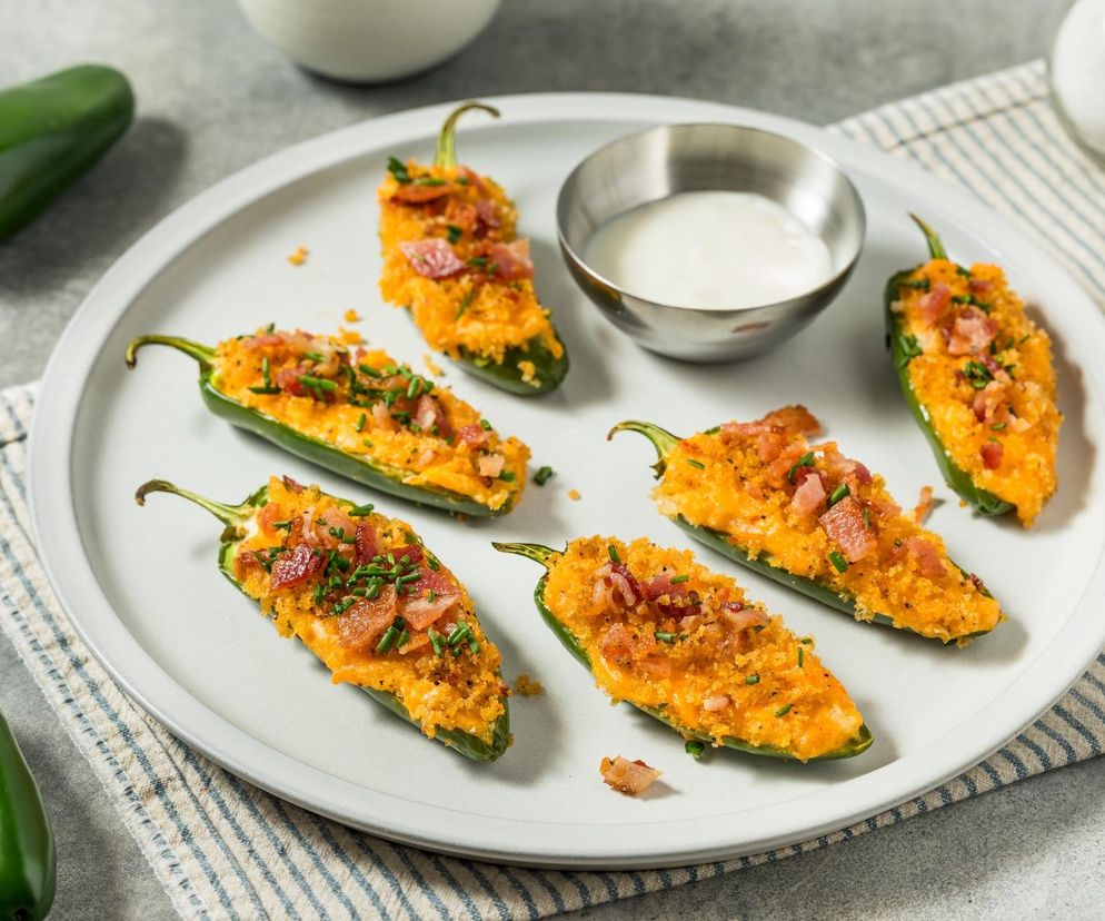 Zaskocz gości tą przekąską. Jalapeno poppers smakują wystrzałowo