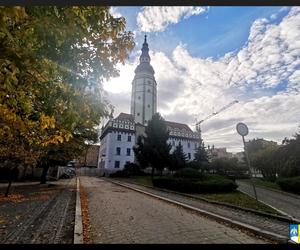 Odbudowany ratusz w Strzelinie