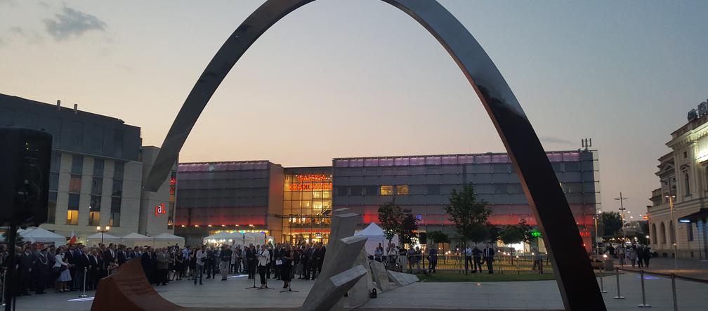 Nocne odsłonięcie pomnika pułkownika Kuklińskiego [ZDJĘCIA]