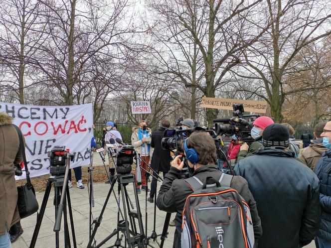 PROTEST HOTELARZY 1.03.2021 - domagają się natychmiastowego otwarcia ich branży!