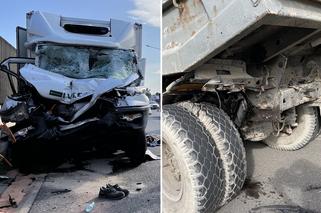 Wypadek w Wolicy. Kierowca zakleszczony w kabinie samochodu dostawczego