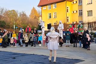 Parada Św. Mikołaja w Rzeszowie. Tłumy dzieci na spotkaniu ze Świętym na Rynku