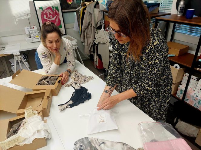 Bydgoszczanki zbierają jedwab, bo nie chcą, by marnowała się tkanina powstająca w cierpieniu. Zaczęły szyć wyjątkową bieliznę. "Majtki się rozeszły"