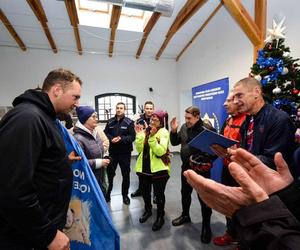 Policjant przemierza Polskę rowerem miejskim. Przejazdem był w województwie kujawsko-pomorskim [ZDJĘCIA] 