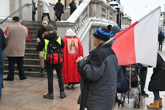 Wojownicy Maryi w pokutnej procesji różańcowej