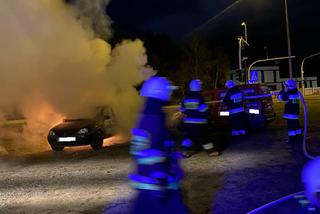 Nocna akcja strażaków przy węźle Bydgoszcz-Południe. Pożar samochodu!