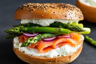 szparagi na śniadanie