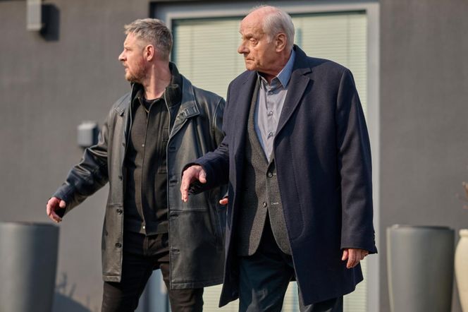 Na Wspólnej odc. 4039. Hebel (Tadeusz Huk), Seba (Bartosz Głogowski)