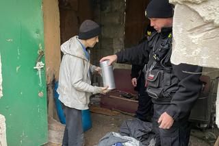 Strażnicy miejscy pomogli bezdomnemu