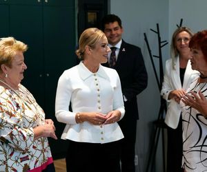 Marta Nawrocka śpiewała i gotowała z seniorami w Stalowej Woli