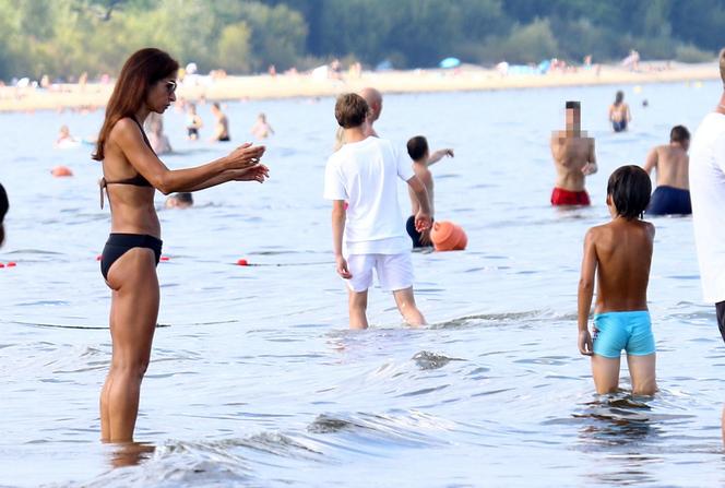 Marta Kaczyńska na plaży z synkiem