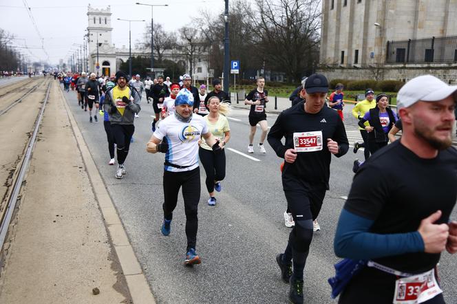 Bieg na Piątkę 2024, Warszawa - zdjęcia. Biegłeś? Szukaj się w galerii!