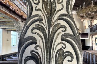 Wyjątkowy kościół w Okartowie. Wnętrze zapiera dech w piersiach