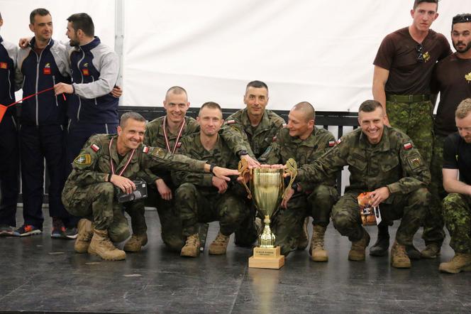 Żołnierze z Braniewa wygrali ekstremalne zawody zorganizowane przez Kanadyjczyków na Łotwie