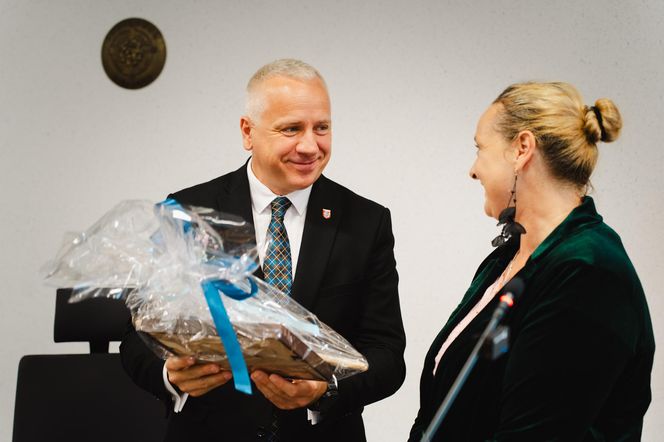 Rodzina Tymka Kalaty wymieniła się prezentami z prezydentem i radnymi