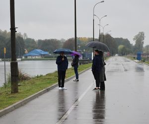 Deszczowy spacer w obiektywie. Tak się prezentuje Zalew Zemborzycki w jesiennej odsłonionie