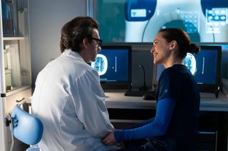 Na dobre i na złe odc. 882: Artur Bart (Piotr Głowacki), Julka Burska (Aleksandra Hamkało)