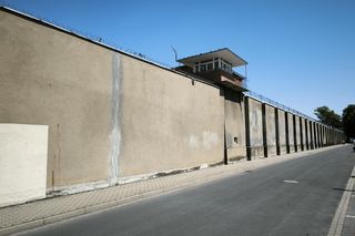 Rawicki mur więzienny zmieni oblicze. Miasto planuje wielkoformatowy mural o historii Rawicza i rzemiośle