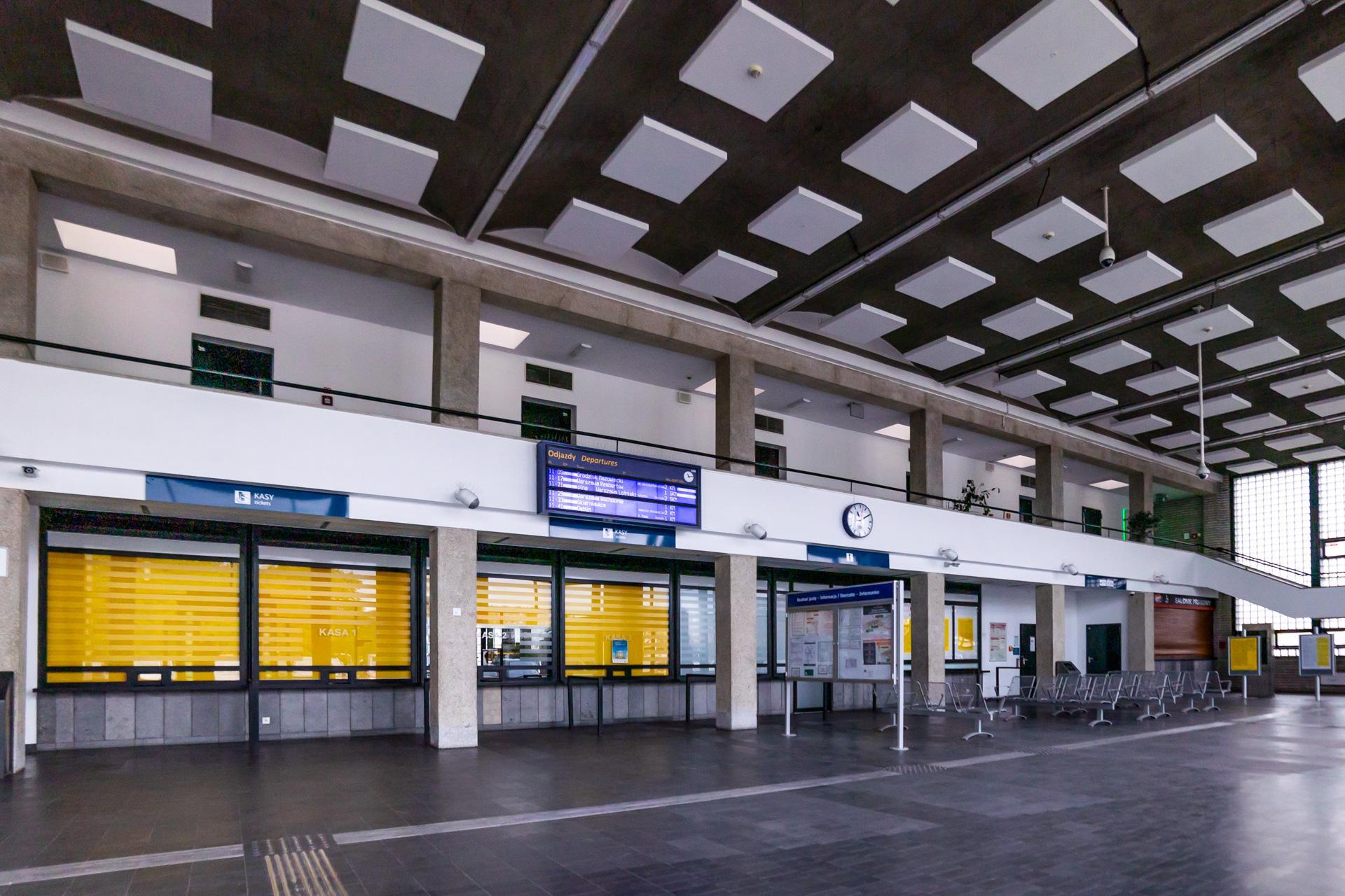 Warszawa Stadion PKP - zdjęcia stacji w kształcie łupiny orzecha