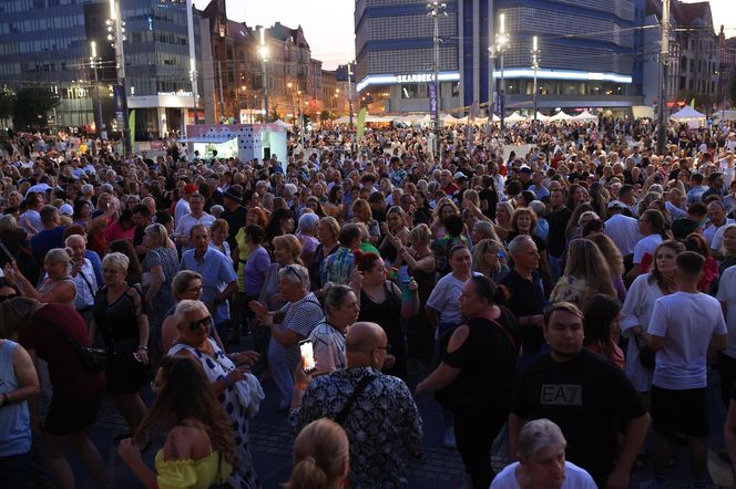 Potańcówka przed Teatrem Śląskim w Katowicach (09.08)