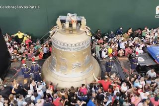 Największy dzwon świata Vox Patris trafił do Brazylii. Mieszkańcy powitali go fajerwerkami