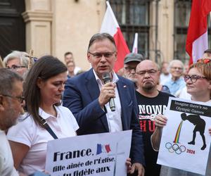 „Stop Obrażaniu Katolików”. Protest w Krakowie po inauguracji IO