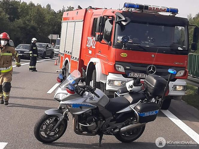 Horror na A4. Kobieta wyskoczyła z płonącego busa