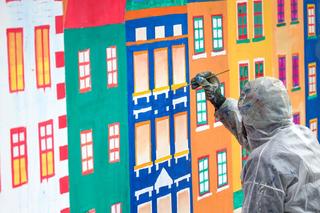 Świąteczny mural na patelni w Warszawie