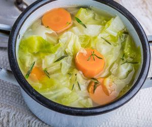 Wege kapuśniak z młodej kapusty – wiosenny obiad, który skradnie serce nawet zagorzałym mięsożercom!