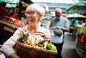 Co powinni jeść seniorzy? 3 rodzaje diet, które chronią przed chorobami