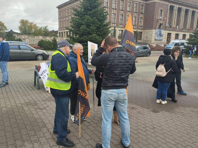 Hutnicy i koksownicy wyszli na ulice w Dąbrowie Górniczej. Apel do rządu o ratunek dla branży i tysięcy miejsc pracy