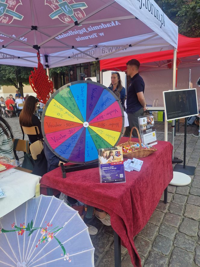 Szachiści opanowali centrum Torunia. Turniej błyskawiczny na Rynku Staromiejskim