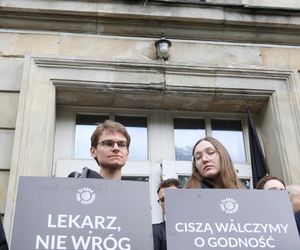   Razem przeciw przemocy. Medycy protestują w Warszawie