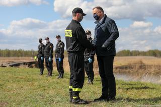 Prezydent nagrodził strażaków, którzy gasili Biebrzański Park Narodowy