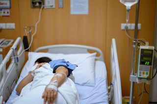 „Milion pijanych Polaków dziennie”. Profesor Czupryniak mówi, co naprawdę dzieje się w szpitalach