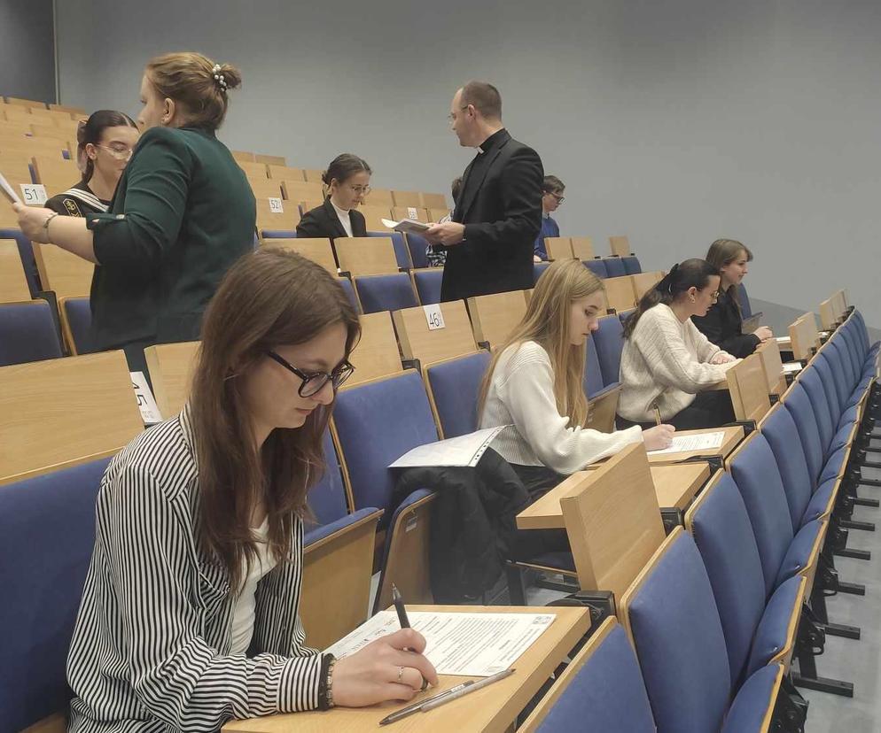 Etap diecezjalny konkursu odbył się w auli Politechniki Koszalińskiej w kampusie przy ul. Kwiatkowskiego. 